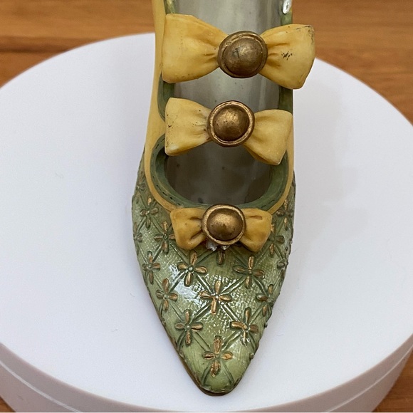 Miniature Ceramic Heels Shoe Figurine - Picture 3 of 10